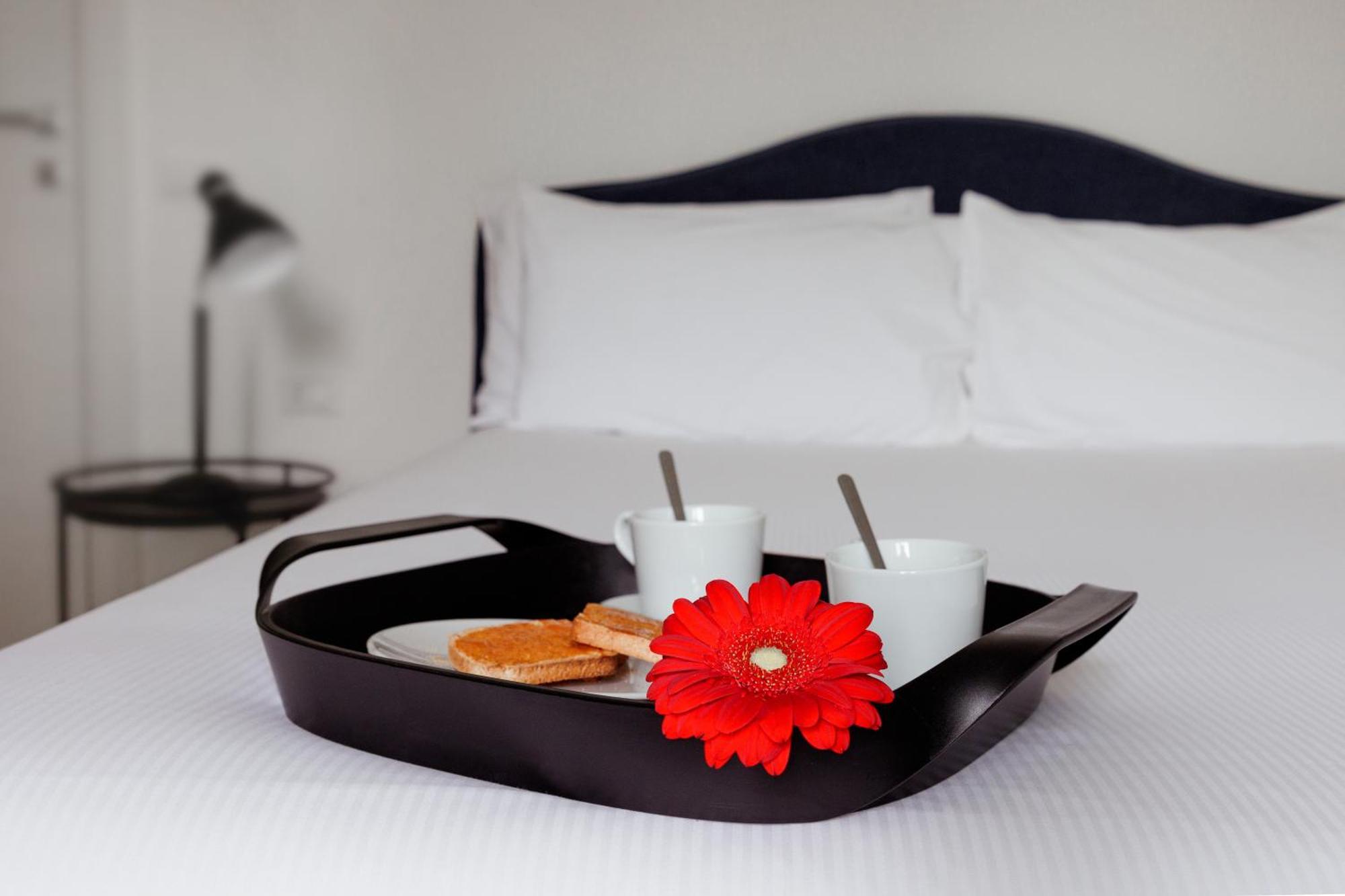 Residence Piazza Giotti 8 ตรีเอสเต ภายนอก รูปภาพ