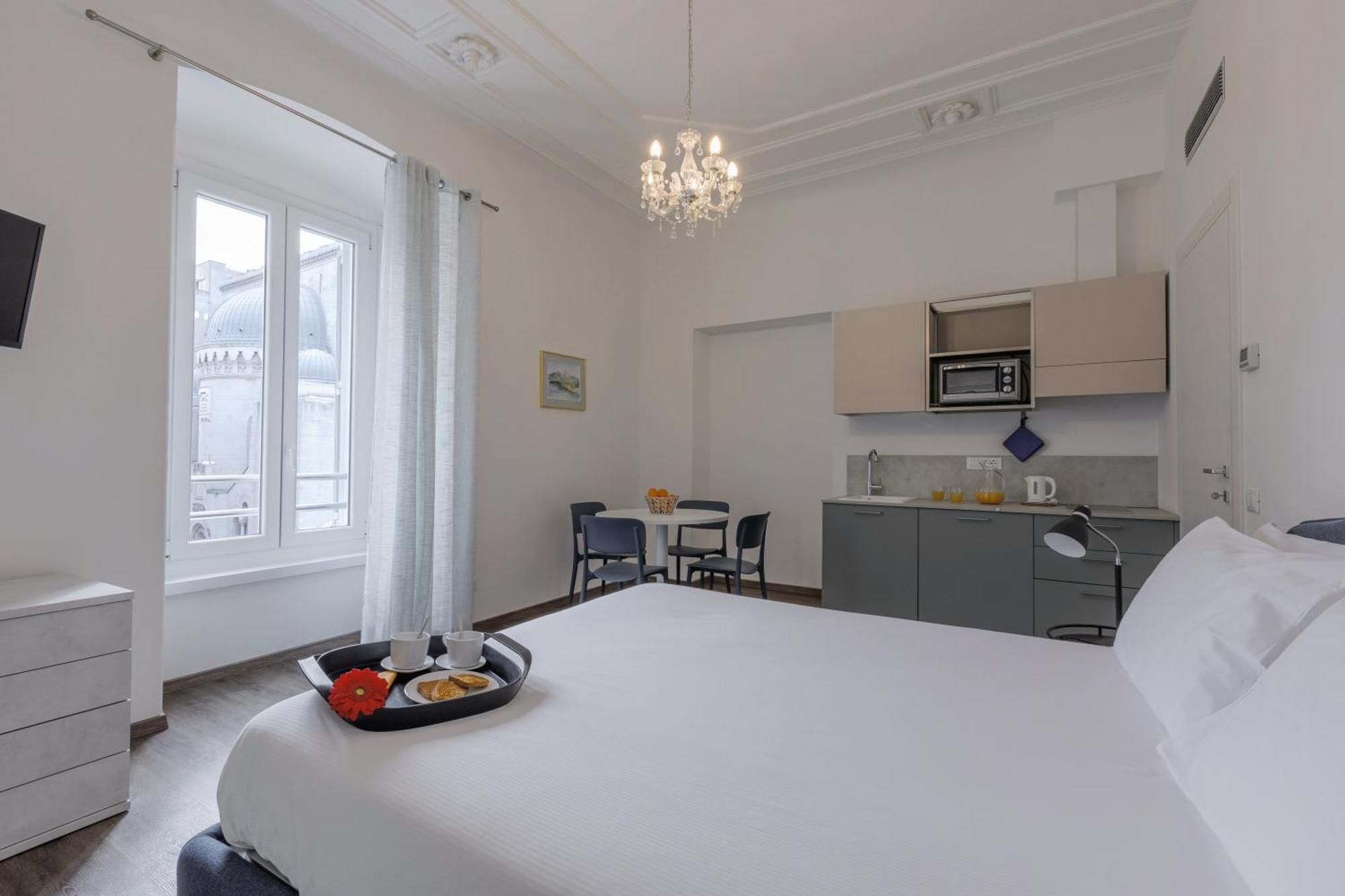 Residence Piazza Giotti 8 ตรีเอสเต ภายนอก รูปภาพ